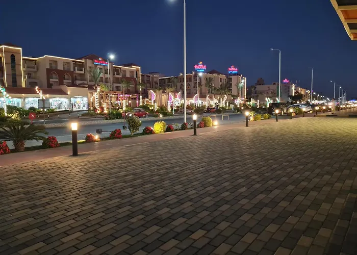 Oasis Soraya - 2 Bed Apt, Recently Renovated And Fully Furnished With Pool Views In Al Ahyaa Egypt شقة