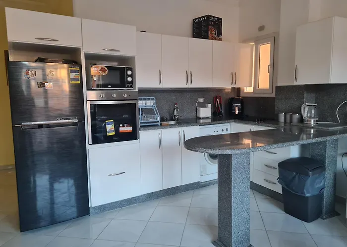 Oasis Soraya - 2 Bed Apt, Recently Renovated And Fully Furnished With Pool Views In Al Ahyaa Egypt *